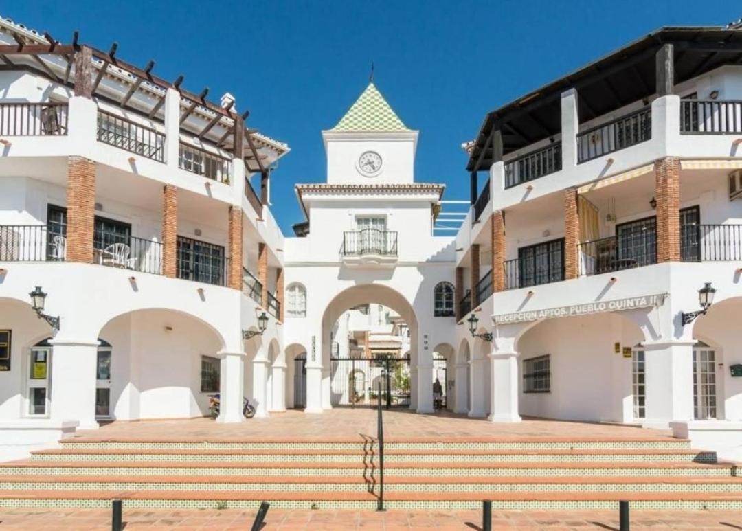 Apartamento Cerca Del Mar Con Piscina Y Parking. Lägenhet Benalmádena Exteriör bild